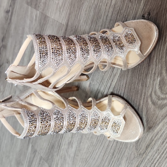 Vince Camuto "Gavin" Dress Sandal - Soft Gold - Picture 7 of 7